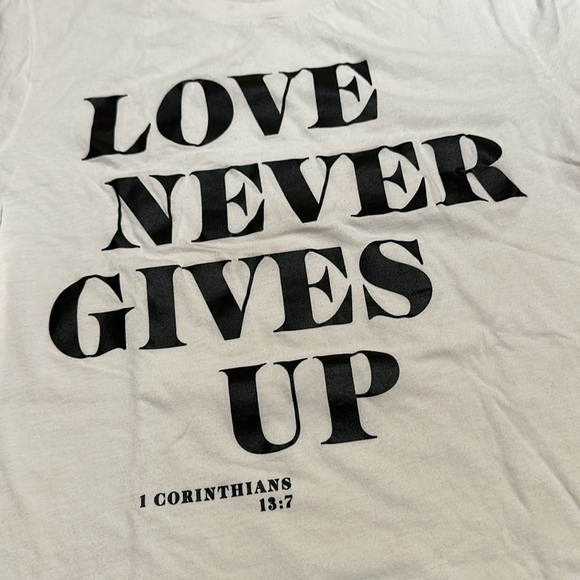 Beacon Threads Love Never Gives Up t-shirt - Picture 3 of 6